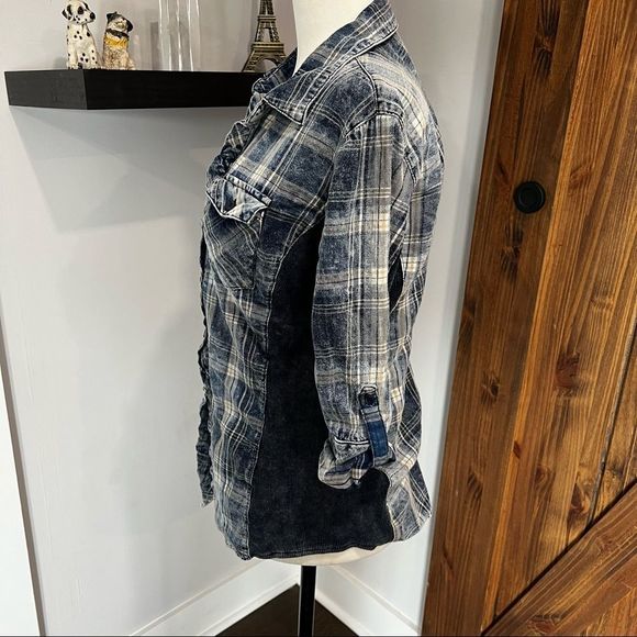 Ci Sono Plaid Button Up - Picture 3 of 10